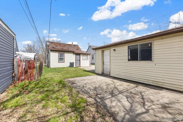 6808 Fisher Avenue, Warren, MI 48091