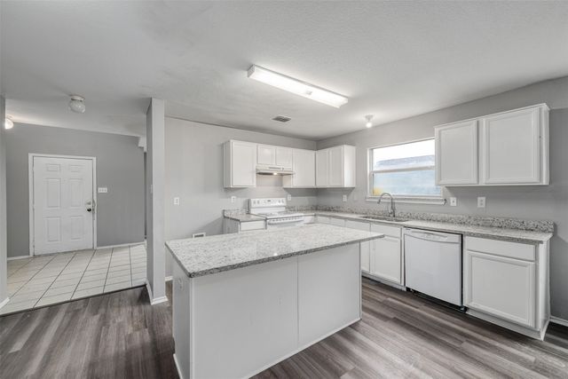 1092 Winding Creek, Cedar Hill, TX 75104