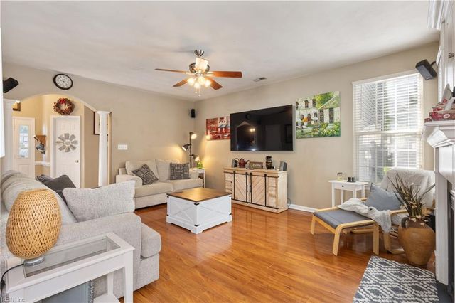 1029 English Oak Dr, Suffolk, VA 23434