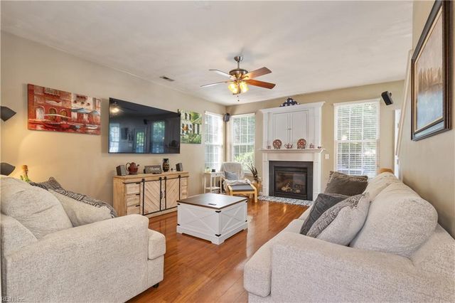 1029 English Oak Dr, Suffolk, VA 23434