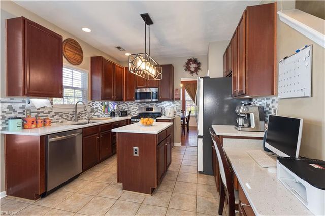 1029 English Oak Dr, Suffolk, VA 23434