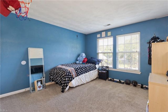 1029 English Oak Dr, Suffolk, VA 23434