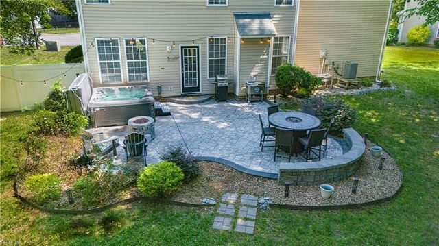 1029 English Oak Dr, Suffolk, VA 23434