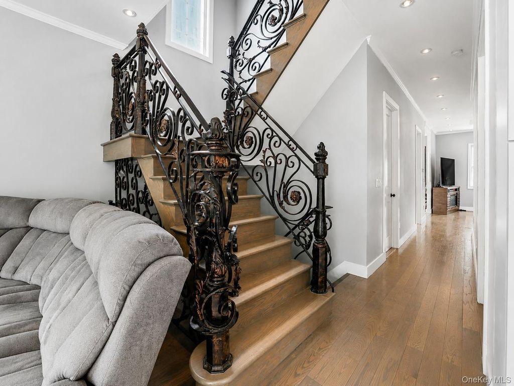 8411 Homelawn Street, Jamaica Estates, NY 11432 — photo 4