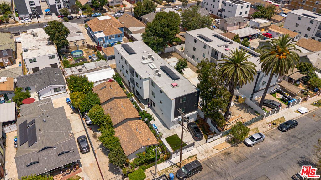Image 10 of property listing at 1597 W 37th Street, Los Angeles, CA 90018