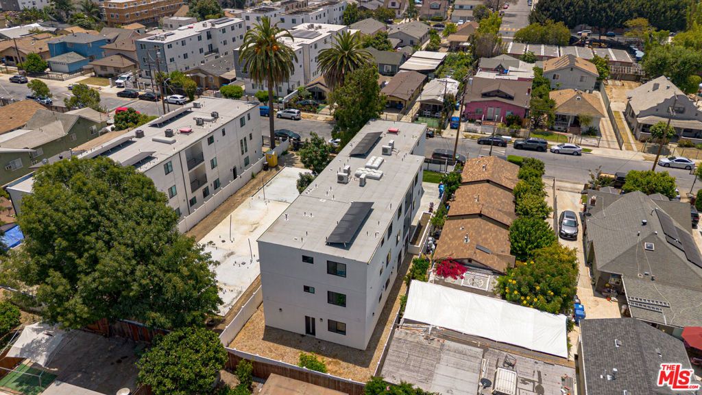 Image 12 of property listing at 1597 W 37th Street, Los Angeles, CA 90018