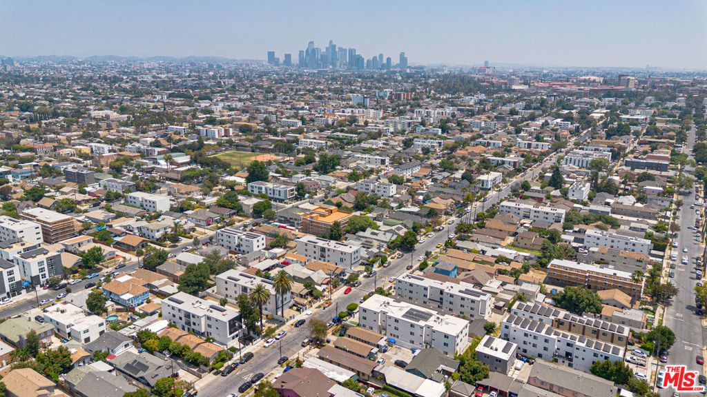 Image 13 of property listing at 1597 W 37th Street, Los Angeles, CA 90018