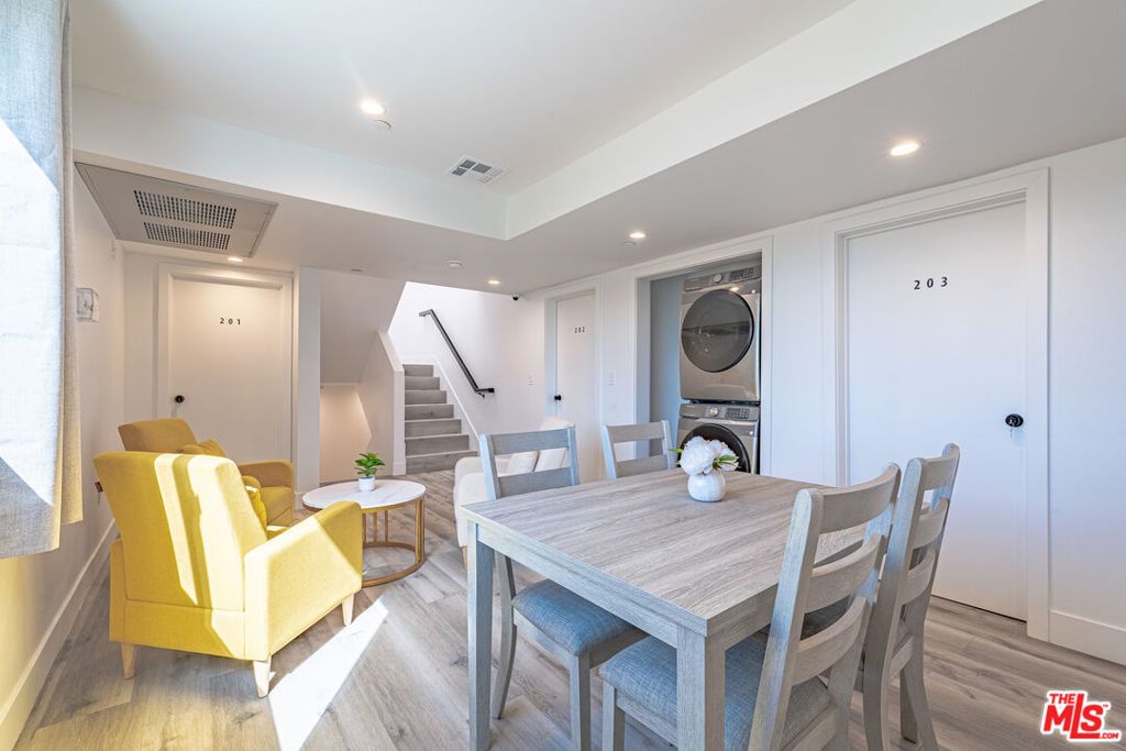 Image 5 of property listing at 1597 W 37th Street, Los Angeles, CA 90018