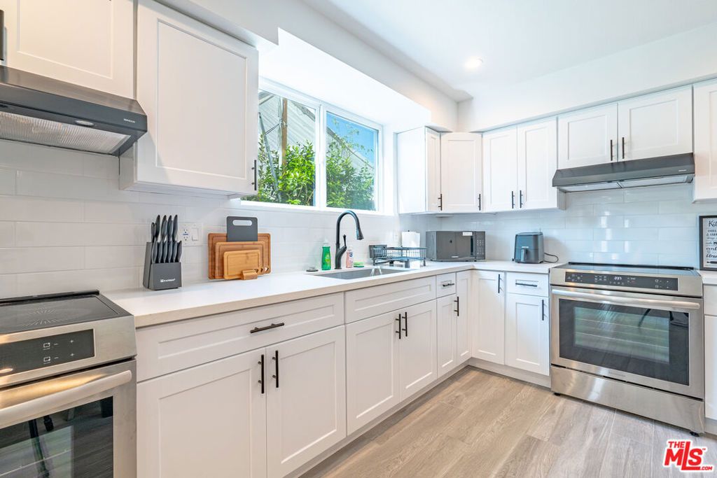 Image 6 of property listing at 1597 W 37th Street, Los Angeles, CA 90018