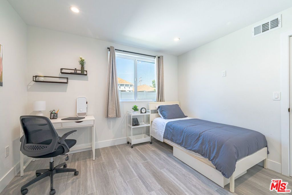 Image 8 of property listing at 1597 W 37th Street, Los Angeles, CA 90018