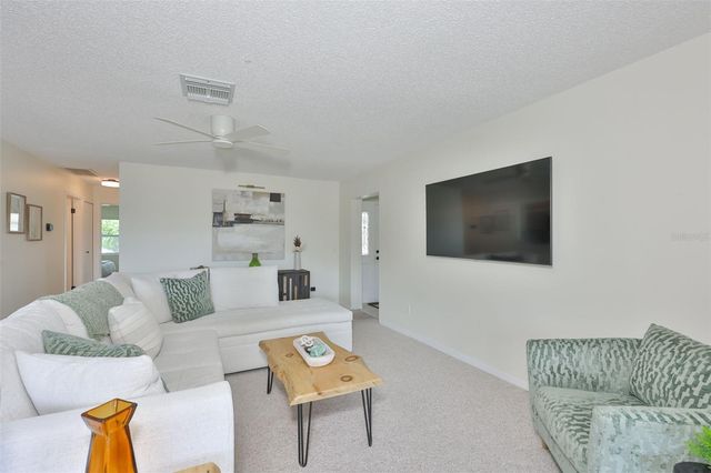 214 GLENELLEN PLACE 201, Sun City Center, FL 33573