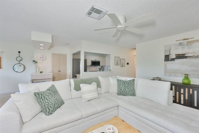 214 GLENELLEN PLACE 201, Sun City Center, FL 33573