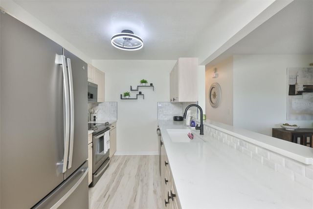 214 GLENELLEN PLACE 201, Sun City Center, FL 33573