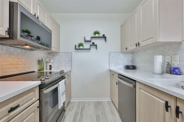 214 GLENELLEN PLACE 201, Sun City Center, FL 33573