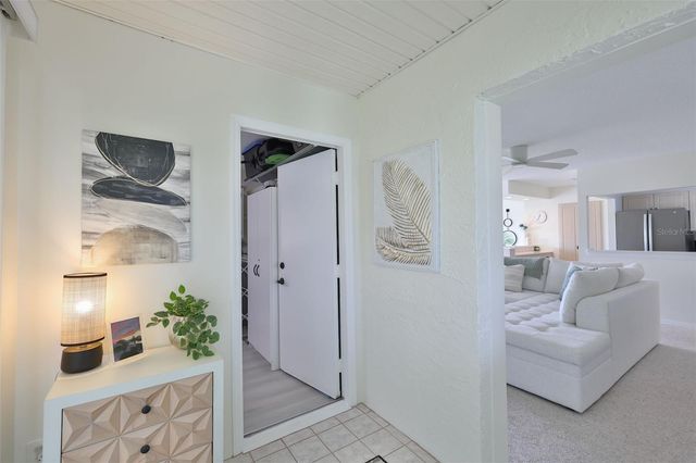 214 GLENELLEN PLACE 201, Sun City Center, FL 33573