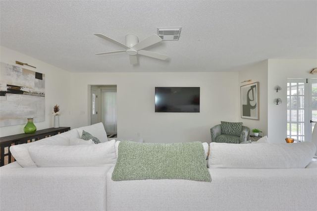 214 GLENELLEN PLACE 201, Sun City Center, FL 33573