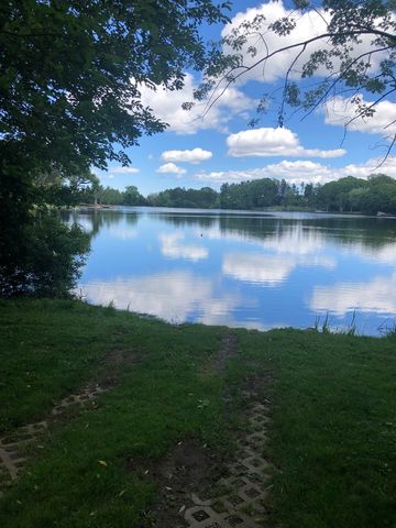 54 Deer Point Drive, Hawthorn Woods, IL 60047