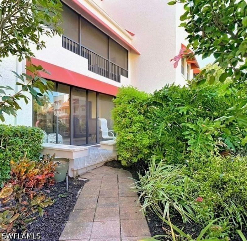 627 Serendipity DR 627, Naples, FL 34108