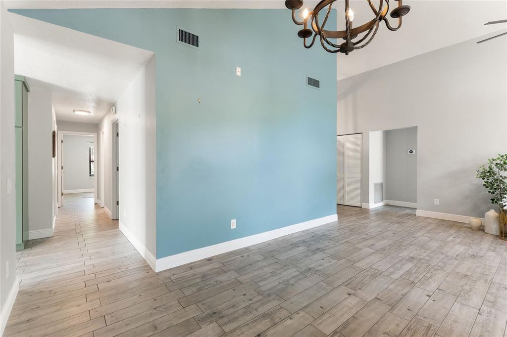 Image 13 of property listing at 7320 FARINGTON COURT, Orlando, FL 32819