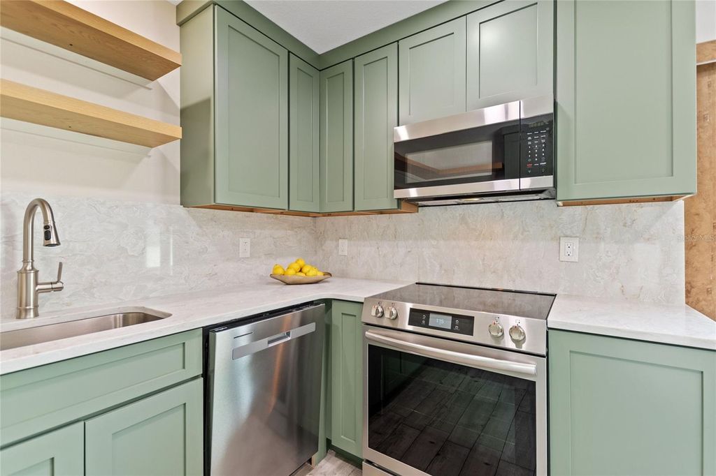 Image 15 of property listing at 7320 FARINGTON COURT, Orlando, FL 32819