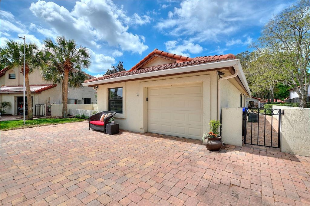 Image 3 of property listing at 7320 FARINGTON COURT, Orlando, FL 32819