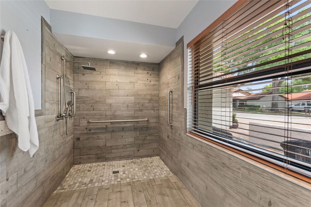 Image 26 of property listing at 7320 FARINGTON COURT, Orlando, FL 32819