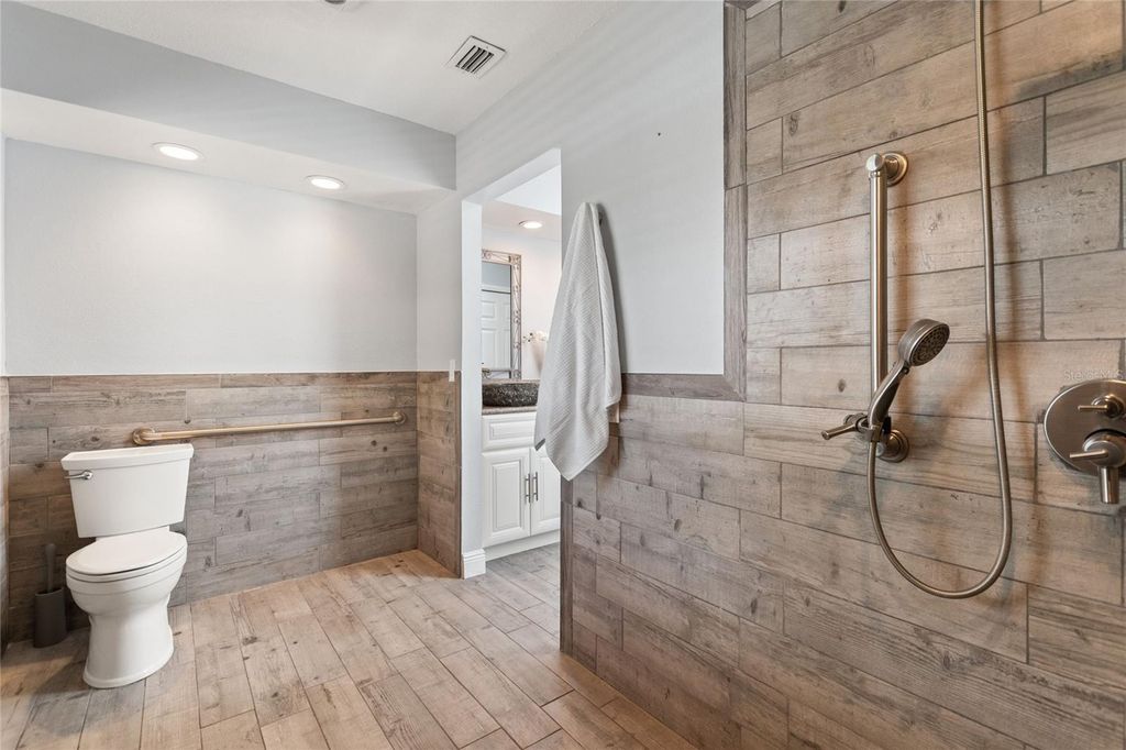 Image 27 of property listing at 7320 FARINGTON COURT, Orlando, FL 32819