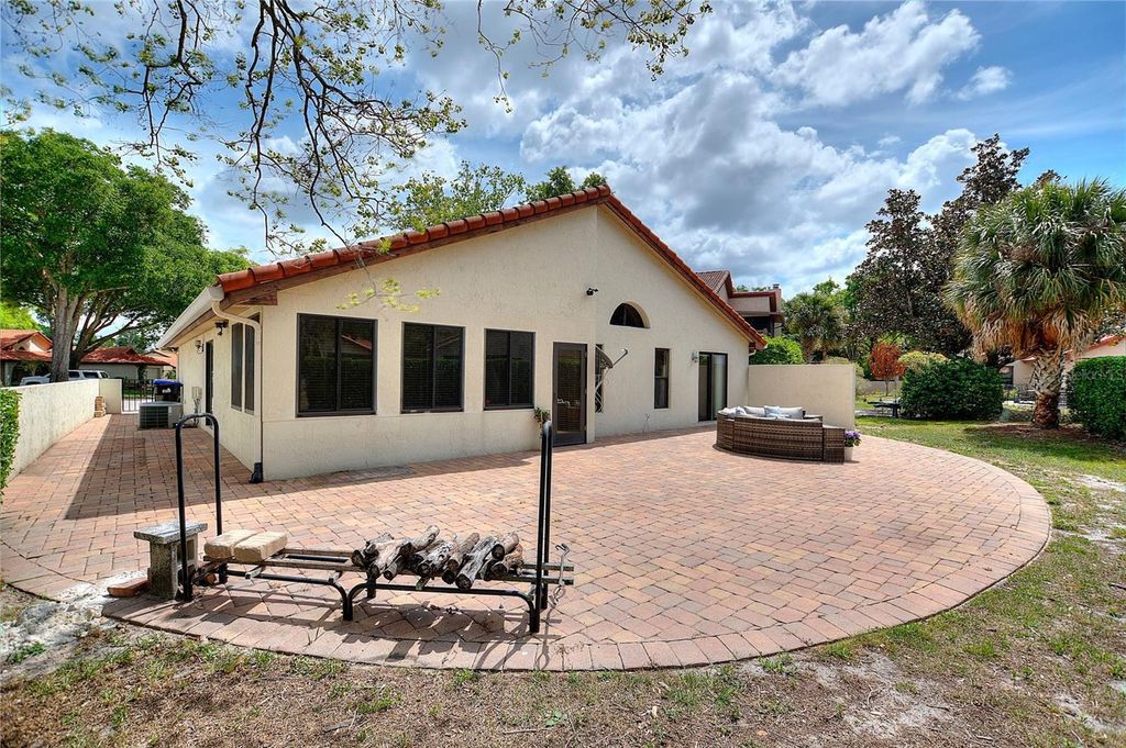 Image 40 of property listing at 7320 FARINGTON COURT, Orlando, FL 32819