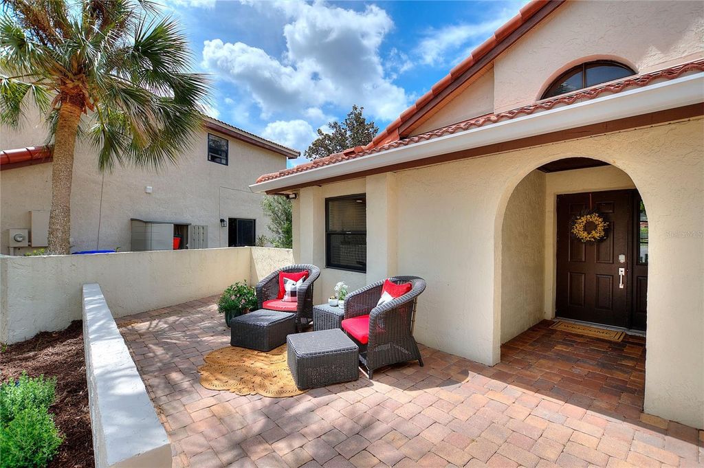 Image 5 of property listing at 7320 FARINGTON COURT, Orlando, FL 32819