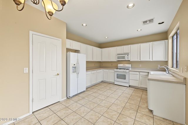 3282 E LEXINGTON Avenue, Gilbert, AZ 85234