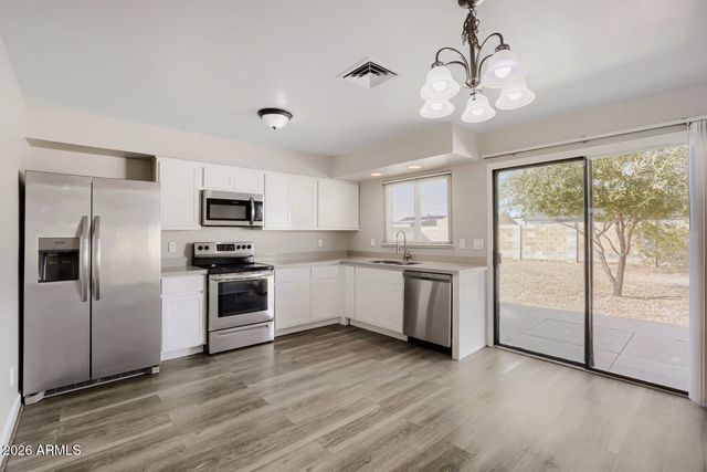 3220 W GROVERS Avenue, Phoenix, AZ 85053