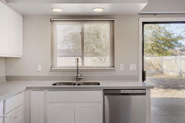 3220 W GROVERS Avenue, Phoenix, AZ 85053