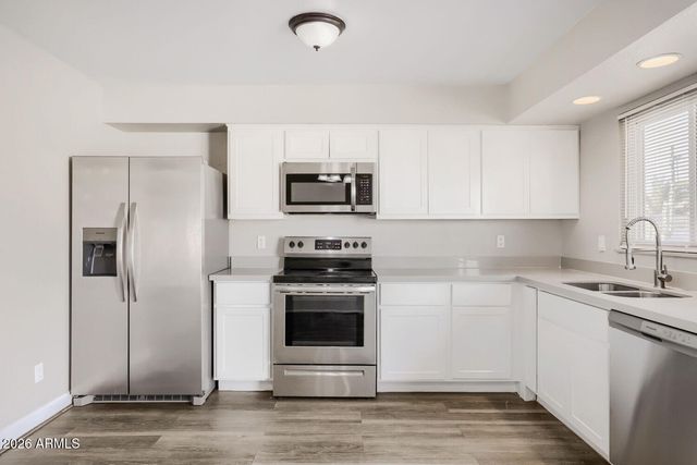 3220 W GROVERS Avenue, Phoenix, AZ 85053