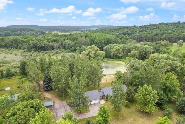 W3075 Grouse Road, Pardeeville, WI 53954