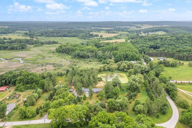 W3075 Grouse Road, Pardeeville, WI 53954