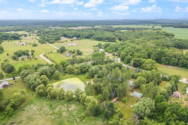 W3075 Grouse Road, Pardeeville, WI 53954