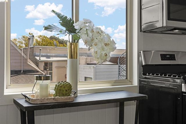 12 Beaver St, San Francisco, CA 94114