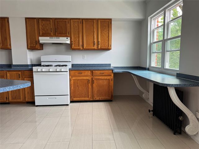 78-01 164th Street 2F, Flushing, NY 11366
