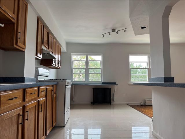 78-01 164th Street 2F, Flushing, NY 11366