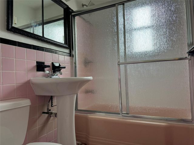 78-01 164th Street 2F, Flushing, NY 11366
