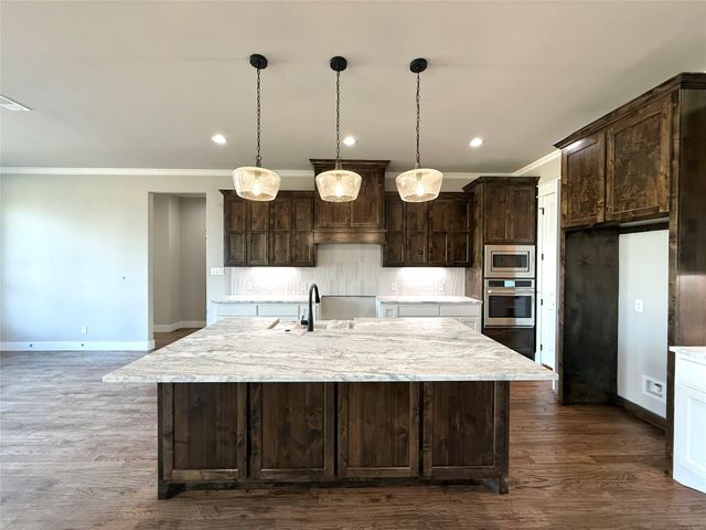 1642 EARHART Drive, Granbury, TX 76049