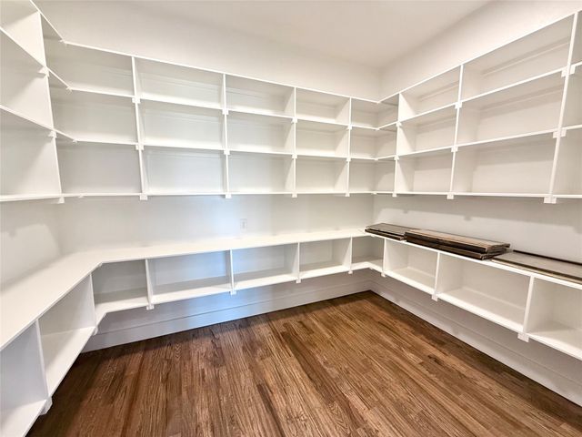 1642 EARHART Drive, Granbury, TX 76049