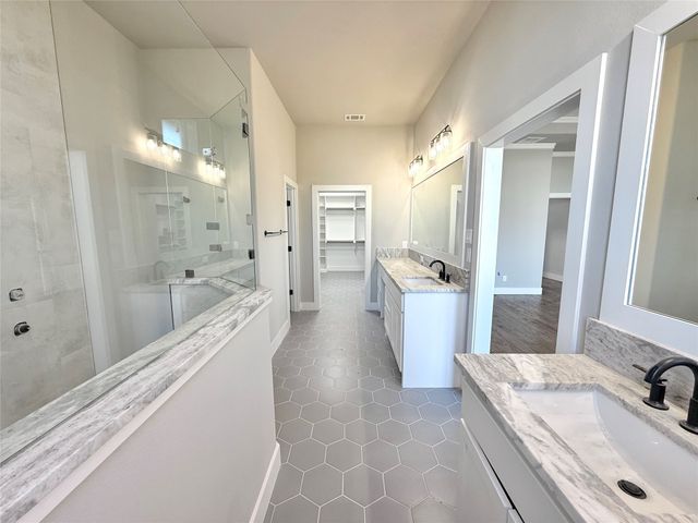 1642 EARHART Drive, Granbury, TX 76049