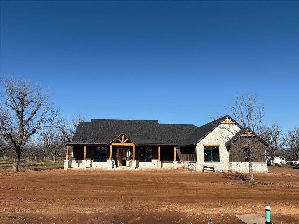 1642 EARHART Drive, Granbury, TX 76049