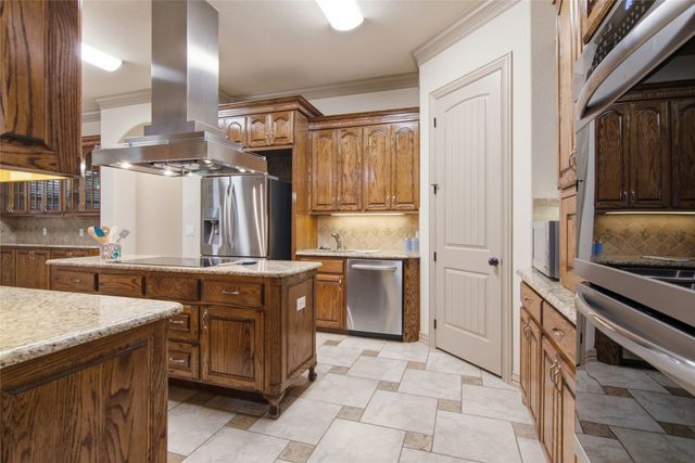502 Lismore Drive, Mansfield, TX 76063