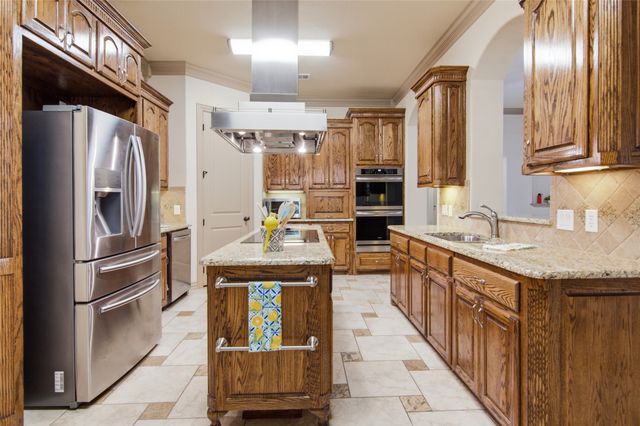 502 Lismore Drive, Mansfield, TX 76063