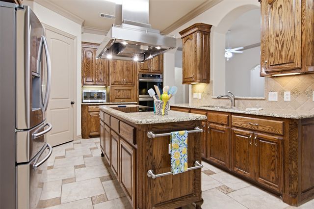 502 Lismore Drive, Mansfield, TX 76063