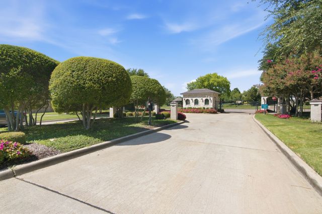 502 Lismore Drive, Mansfield, TX 76063