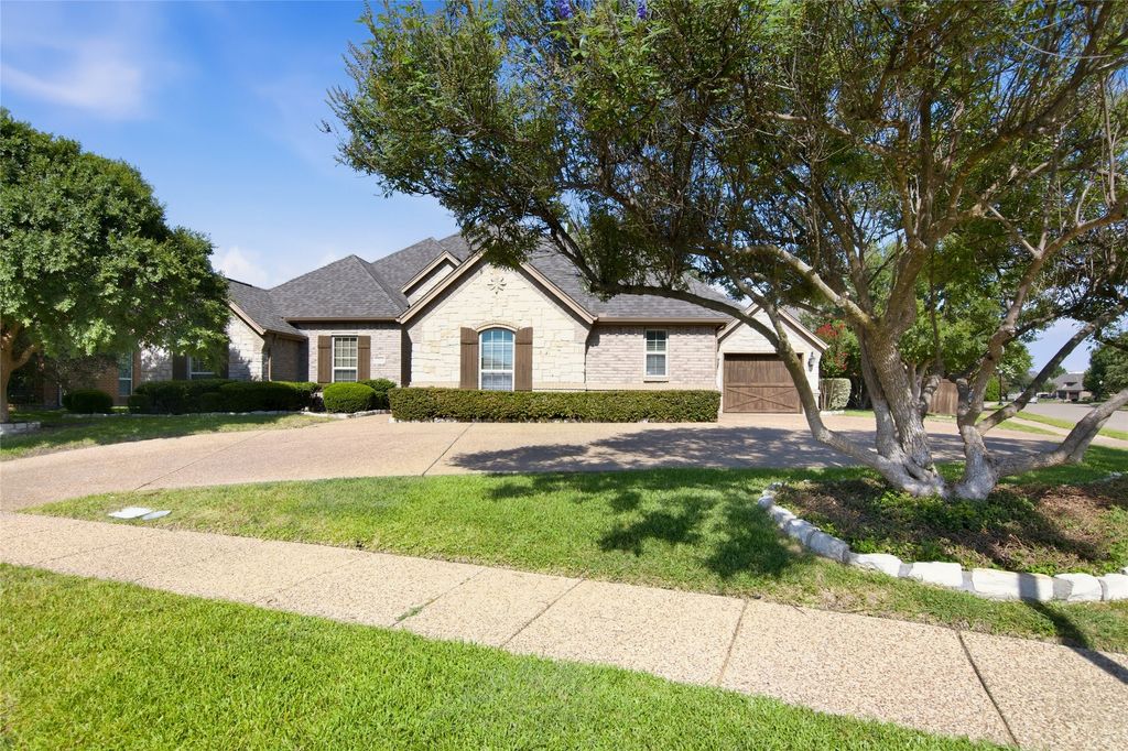 502 Lismore Drive, Mansfield, TX 76063