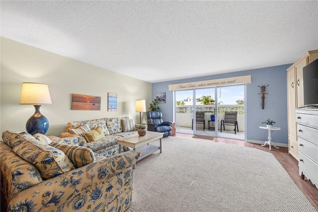 601 N MCDONALD STREET 2, Mount Dora, FL 32757